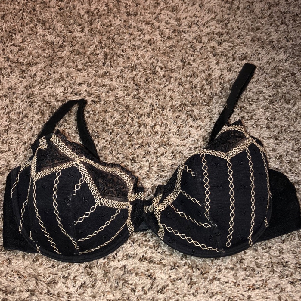 Victoria’s Secret Black Design Bra